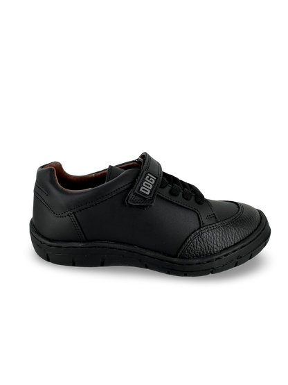 CALZADO NIÑO ESCOLAR NEGRO CON AGUJETA ANTIDERRAPANTE 5091 MARCA DOGI